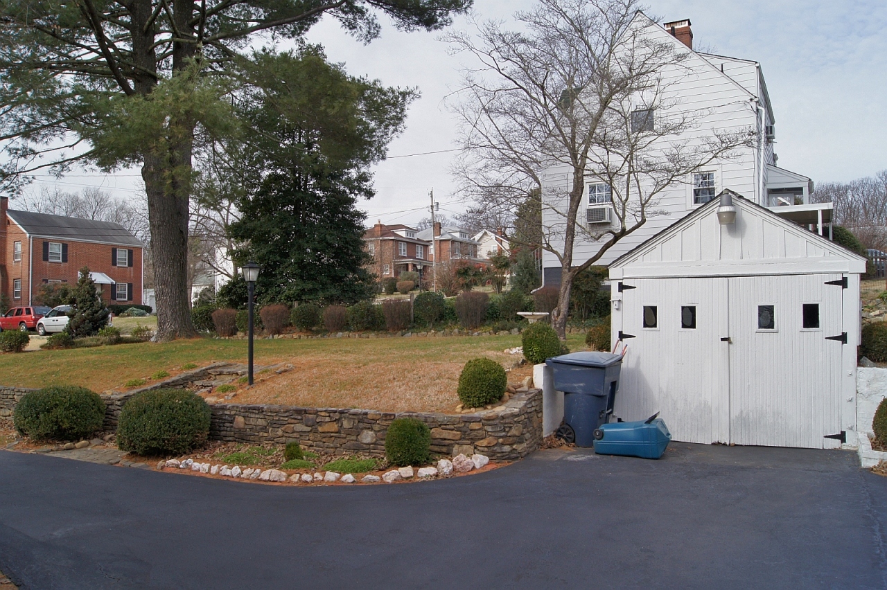 2527 Montvale Road Southwest Roanoke, VA 24015 - Photo 22 of 26 photo