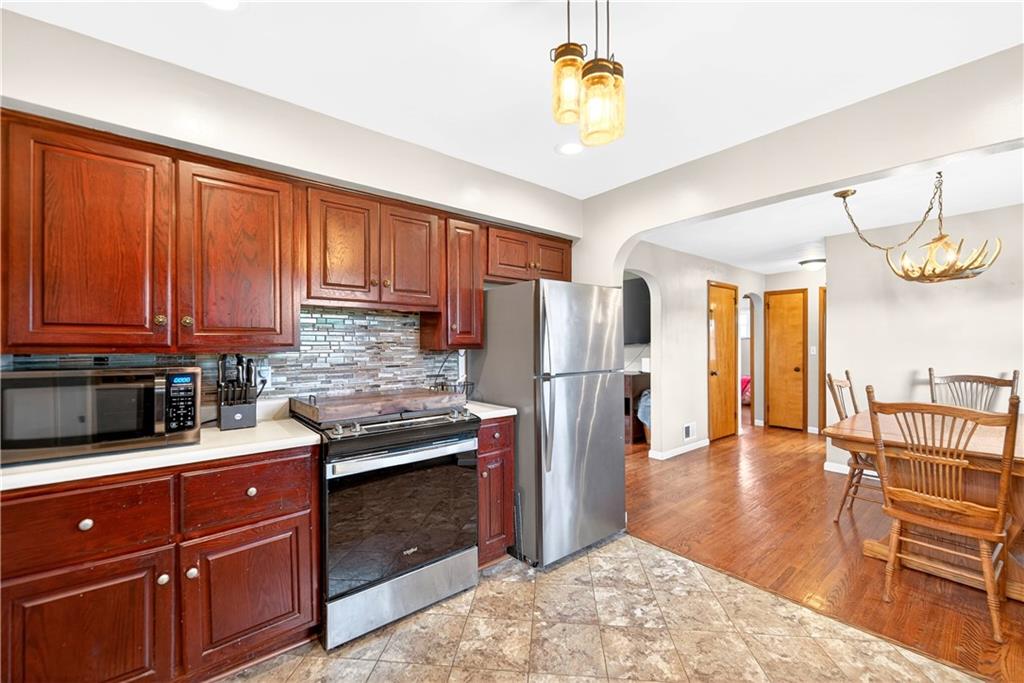 409 Pleasant Valley Road Bulger, PA 15019 - Photo 11 of 50