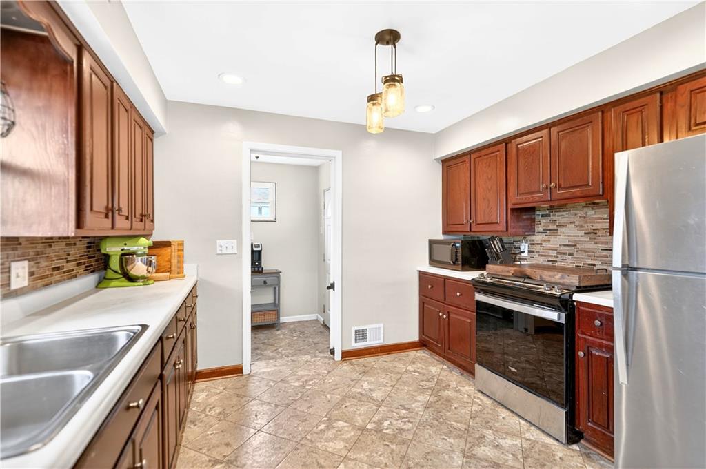 409 Pleasant Valley Road Bulger, PA 15019 - Photo 46 of 50