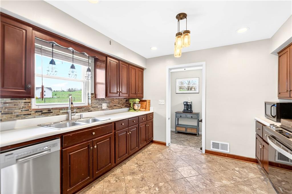 409 Pleasant Valley Road Bulger, PA 15019 - Photo 9 of 50