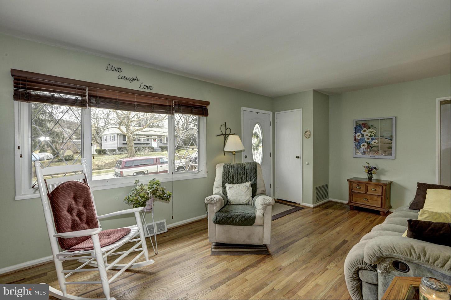 102 Oakmere Road Owings Mills, MD 21117 - Photo 4 of 17 Living Room