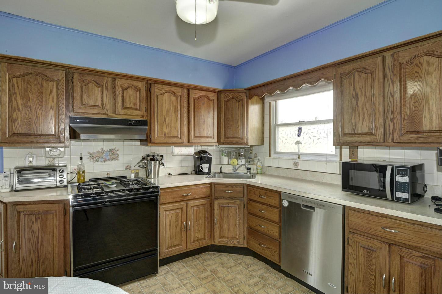 102 Oakmere Road Owings Mills, MD 21117 - Photo 9 of 17 Kitchen