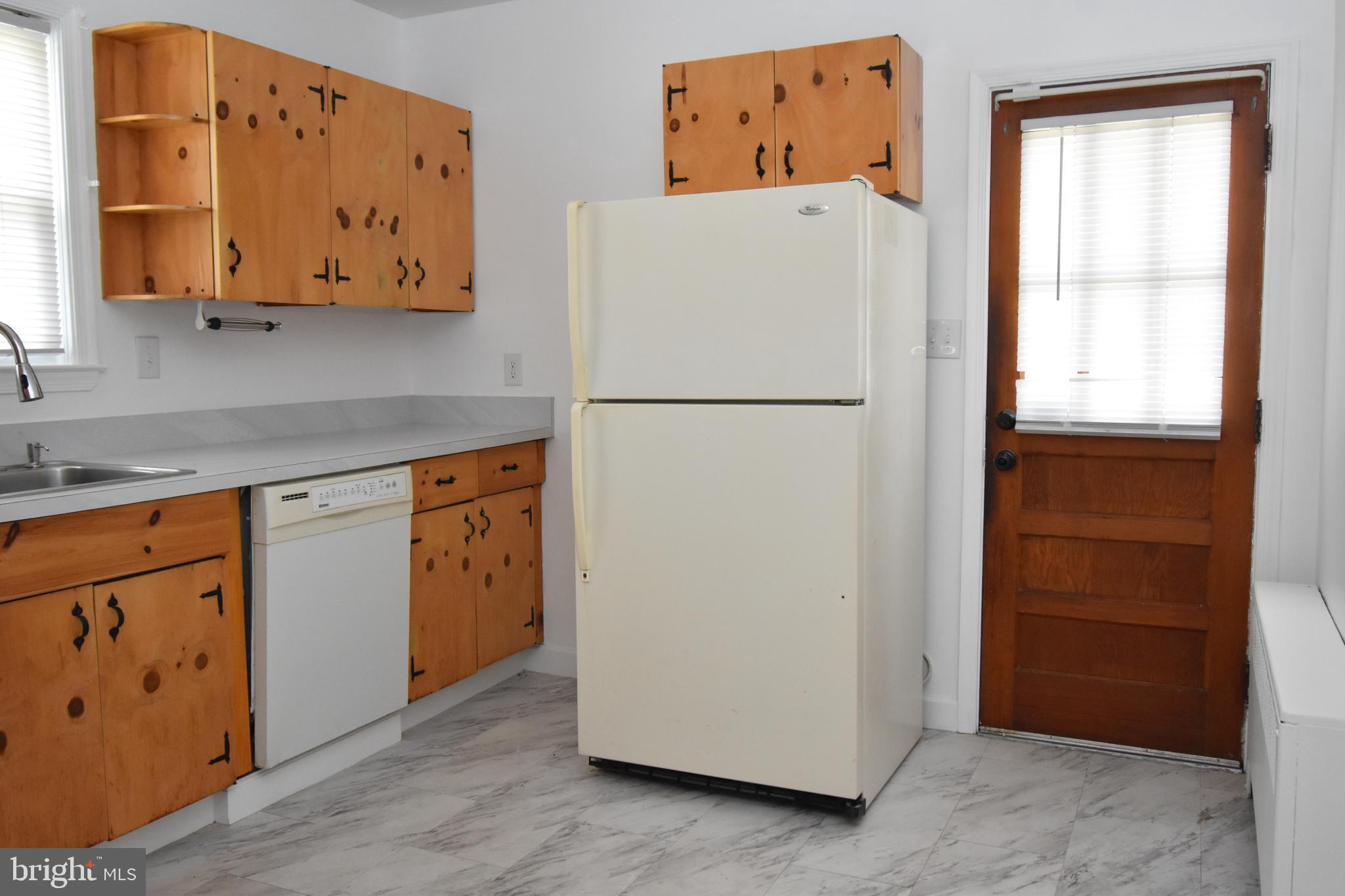 3403 Rolling Rd. Baltimore, MD 21244 - Photo 6 of 27 Kitchen