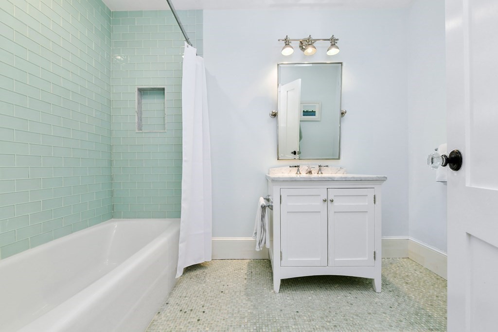 648 Main Street Hingham, MA 02043 - Photo 21 of 30