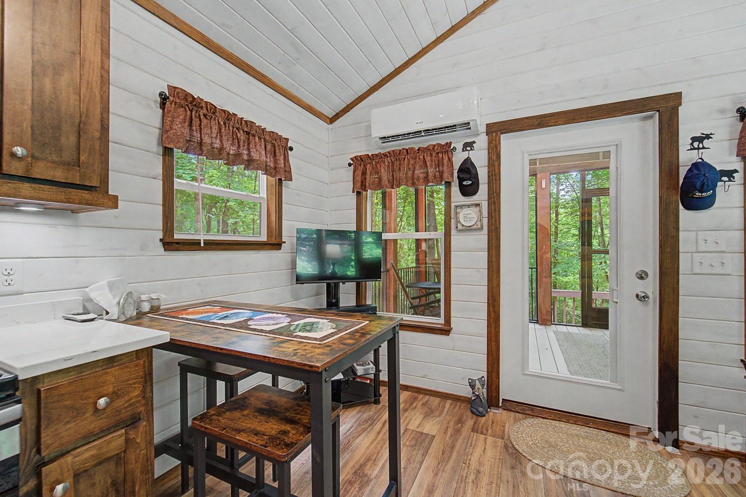 243 Jonquil Wds Road Franklin, NC 28734 - Photo 5 of 48