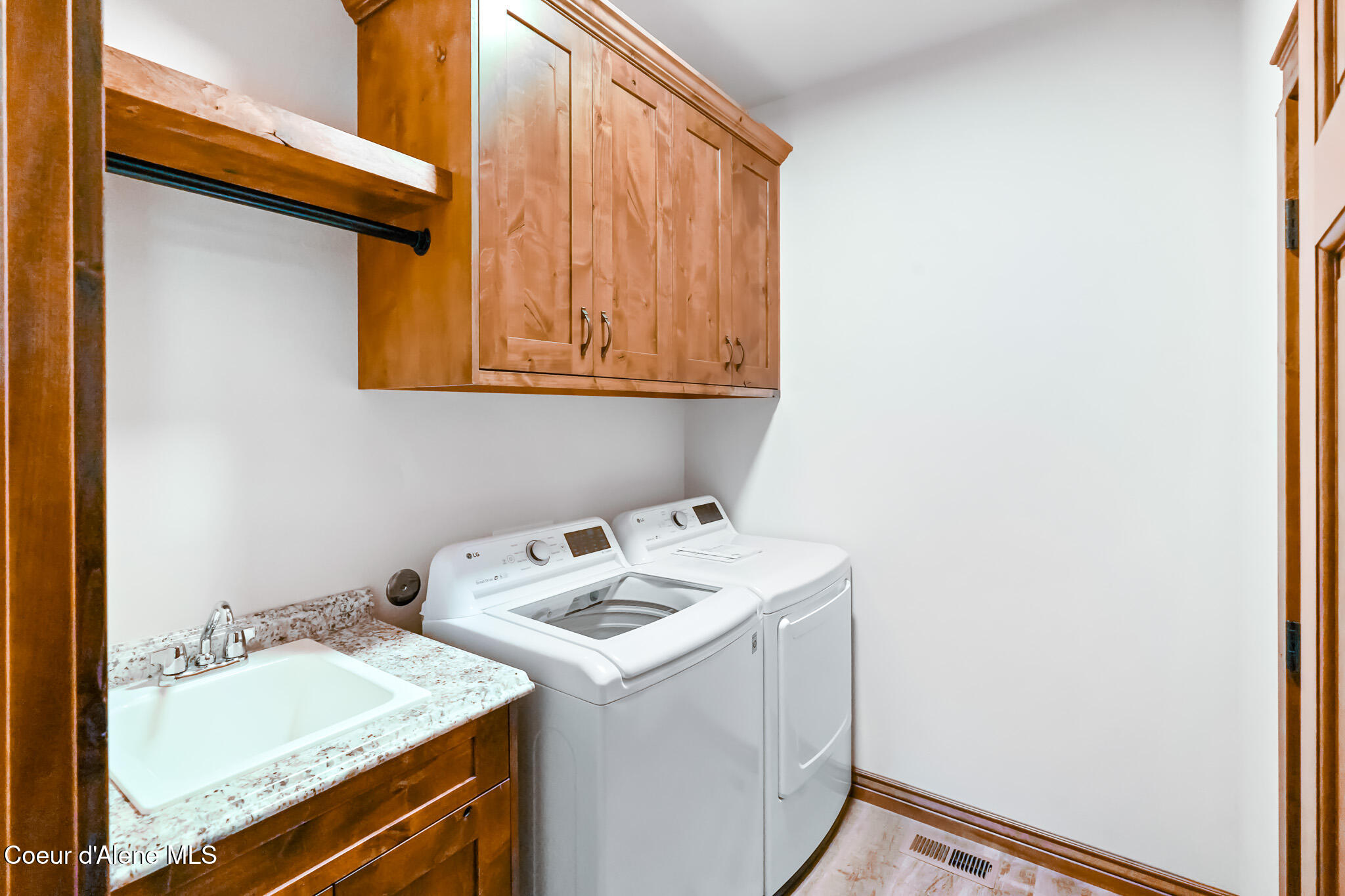273 Paradise Valley Road Bonners Ferry, ID 83805 - Photo 18 of 37 Large laundry room