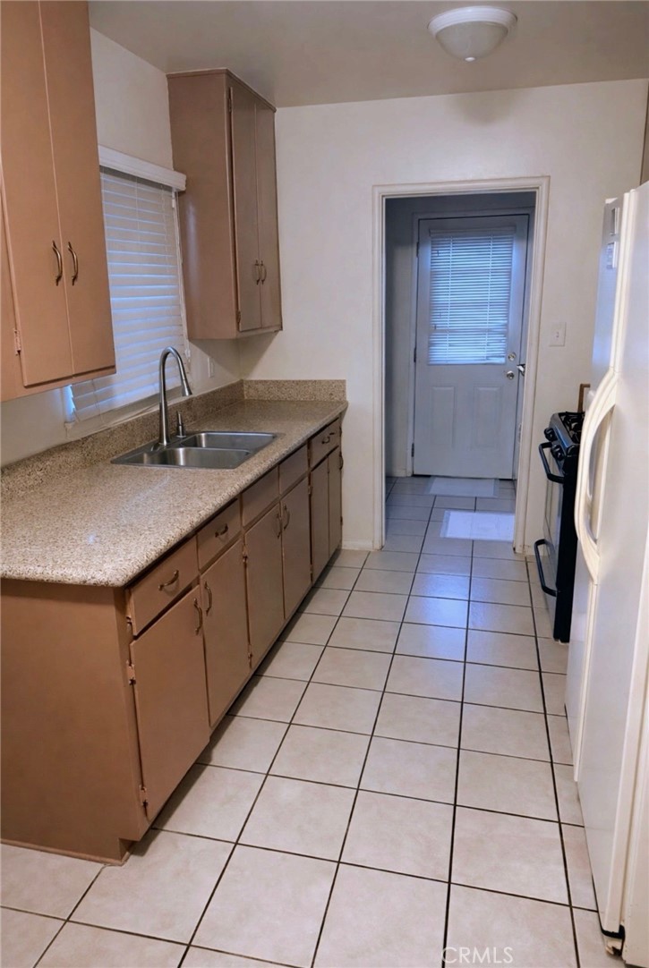 800 North Kalsman Avenue Compton, CA 90220 - Photo 3 of 7