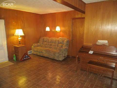 13517 Shaftsburg Road Perry, MI 48872 - Photo 9 of 27 20424456-8.JPG