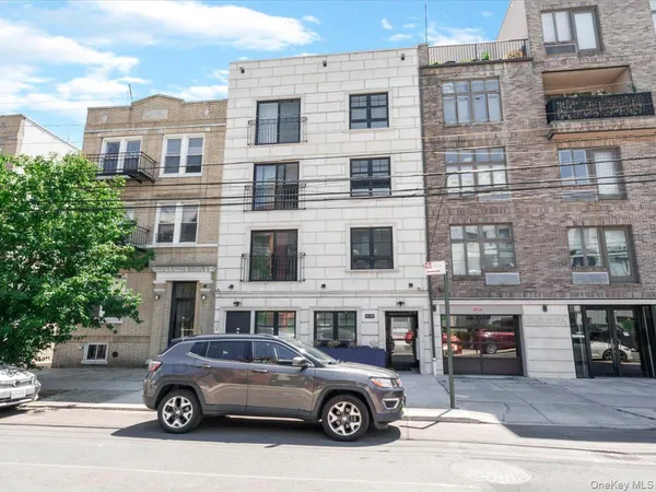 $670,000 | 14-40 31st Avenue, Unit 2F | Astoria