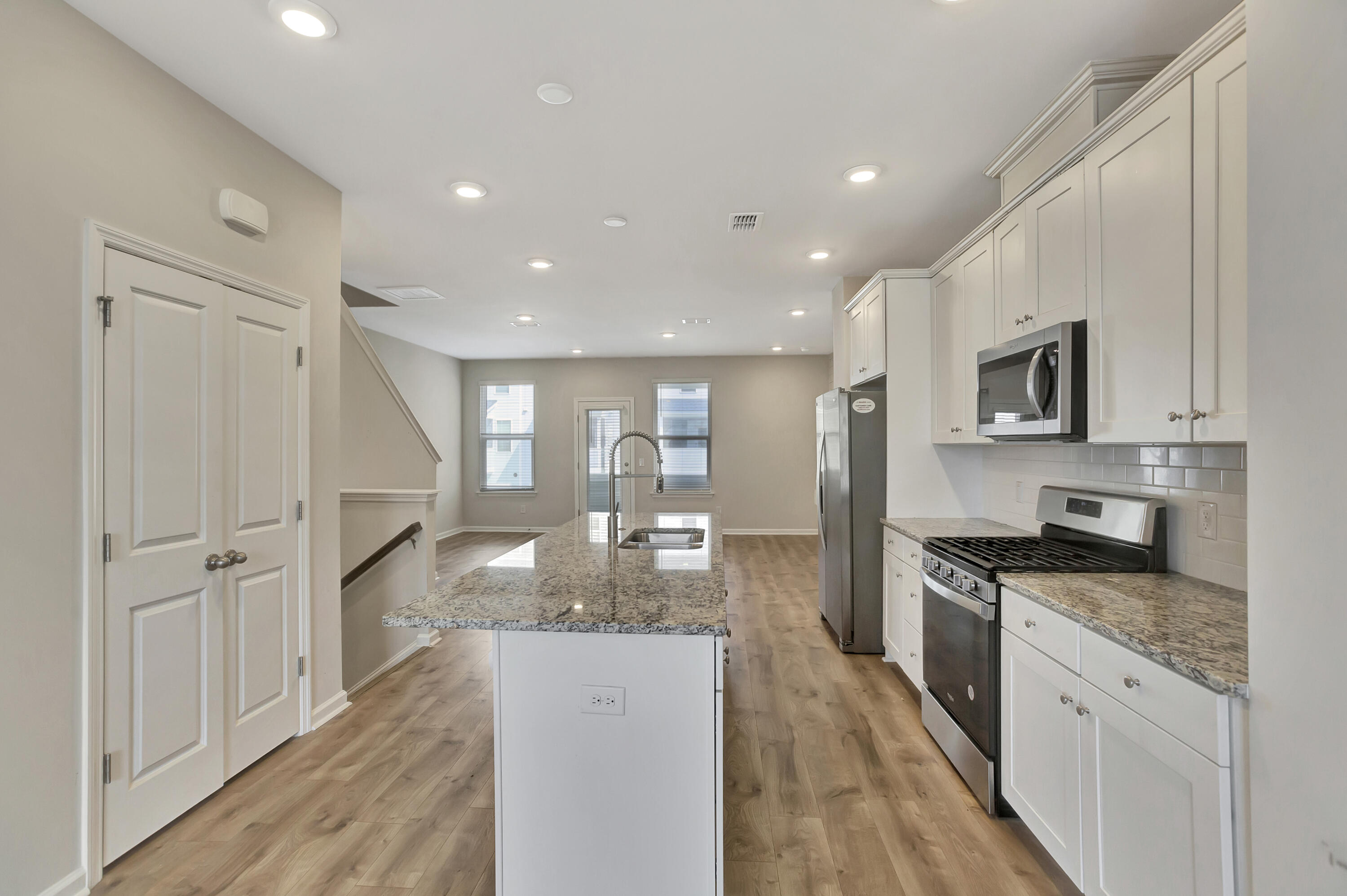 306 Pathfinder Way Charleston, SC 29492 - Photo 7 of 32