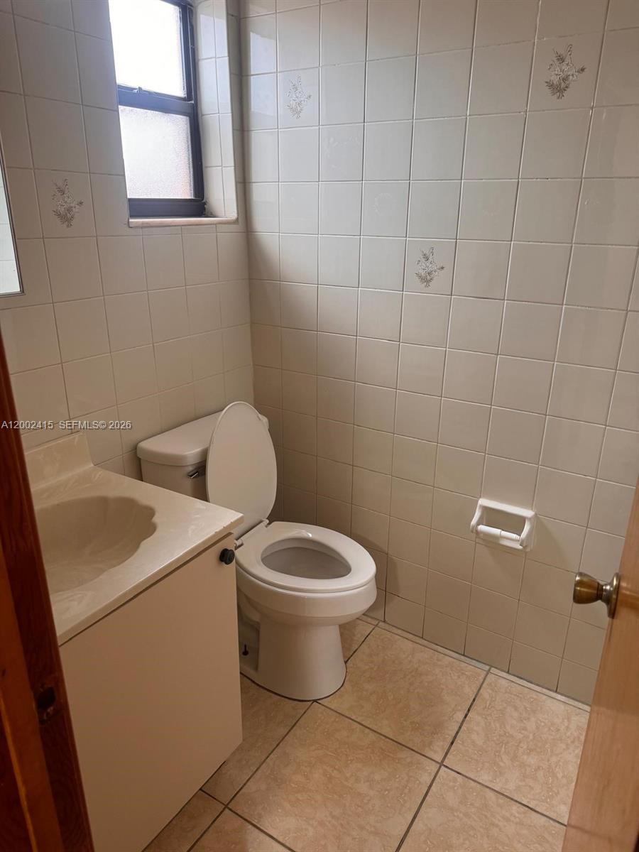 180 Royal Palm Road, Unit 216 Hialeah Gardens, FL 33016 - Photo 15 of 20 a bathroom with a toilet sink and mirror