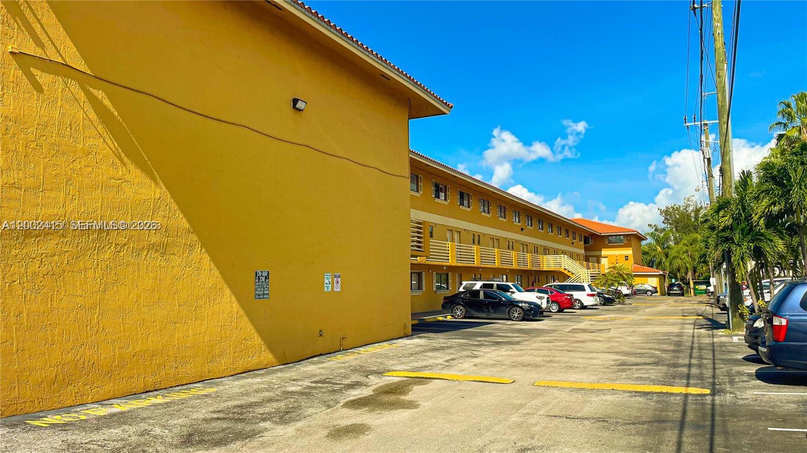 180 Royal Palm Road, Unit 216 Hialeah Gardens, FL 33016 - Photo 3 of 20