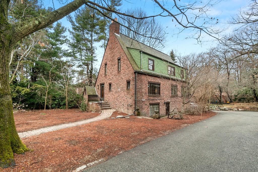 230 Middlesex Road Brookline, MA 02467 - Photo 2 of 28 Gallery Image 2