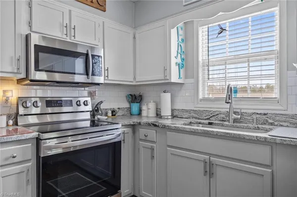 $339,900 | 3913 Colony Ridge Court, Jamestown, NC 27282