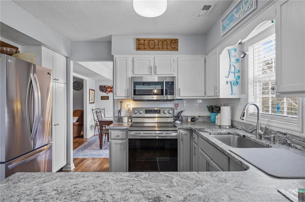 3913 Colony Ridge Court Jamestown, NC 27282 - Photo 12 of 43 Kitchen