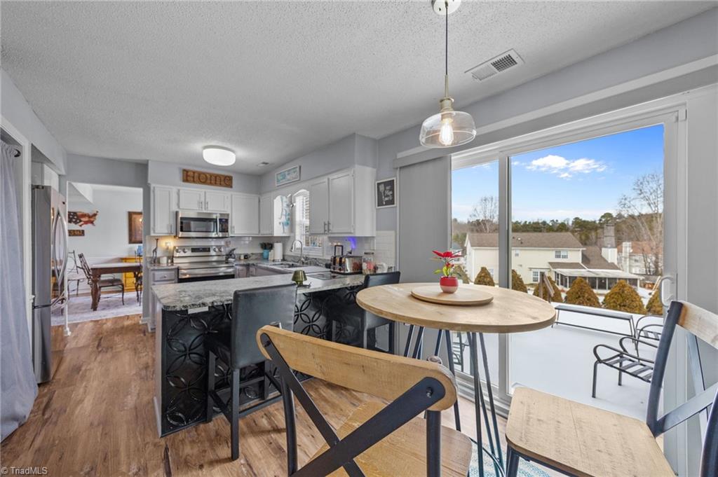 3913 Colony Ridge Court Jamestown, NC 27282 - Photo 13 of 43 Breakfast nook