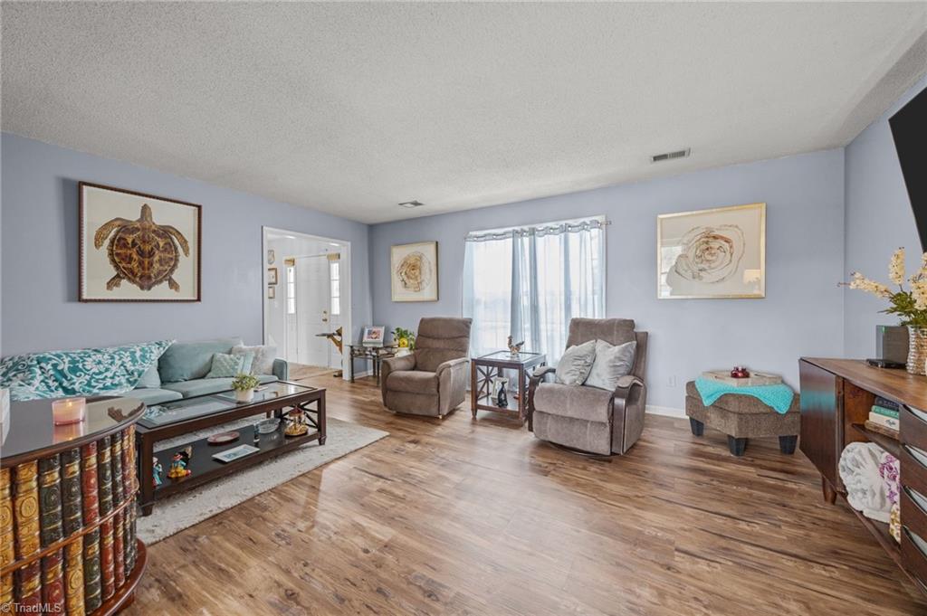 3913 Colony Ridge Court Jamestown, NC 27282 - Photo 7 of 43 Living Room