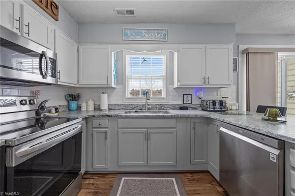 $339,900 | 3913 Colony Ridge Court, Jamestown, NC 27282