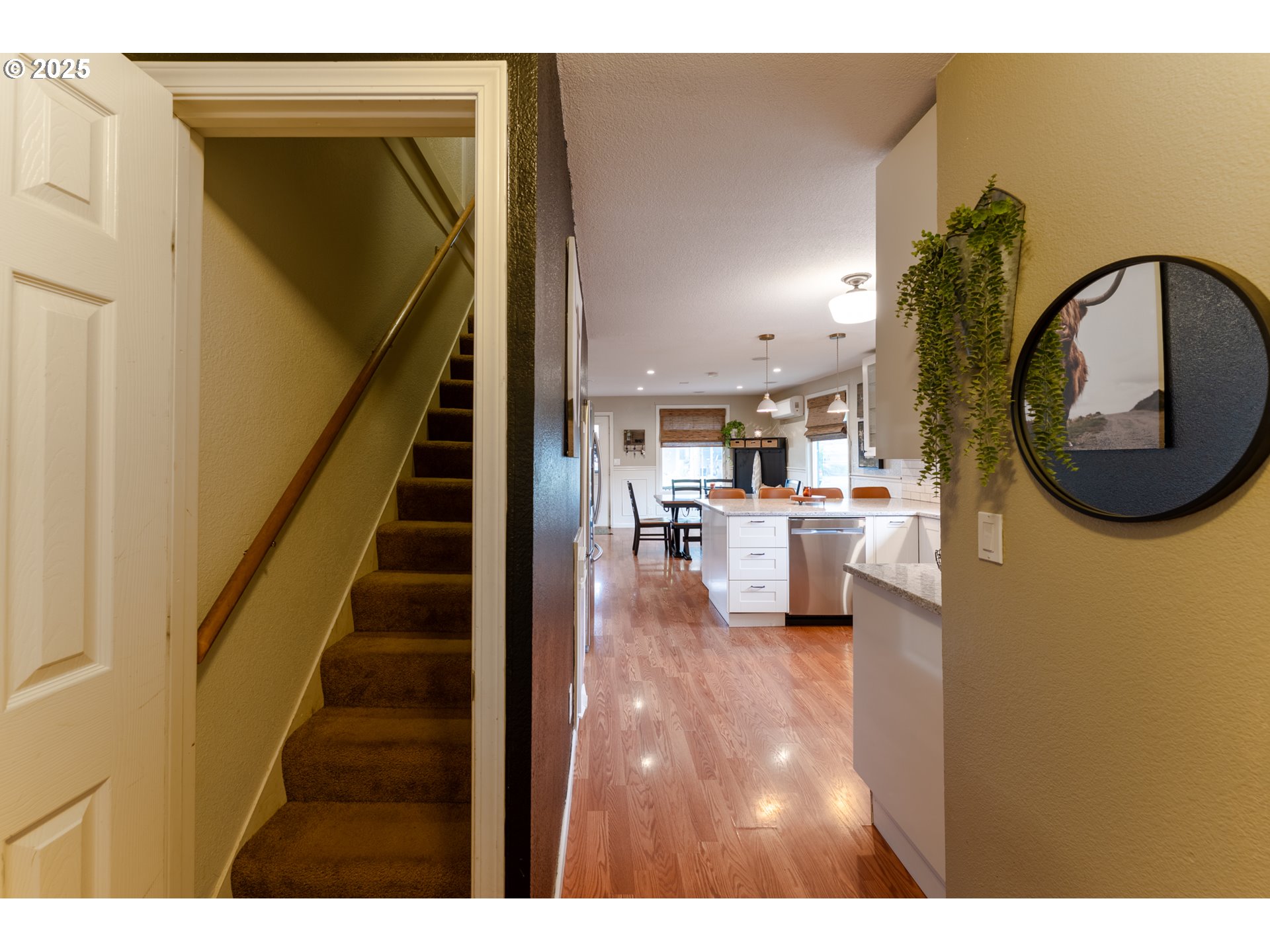 607 Getchell Avenue Amity, OR 97101 - Photo 20 of 33 a view of a living room and entryway