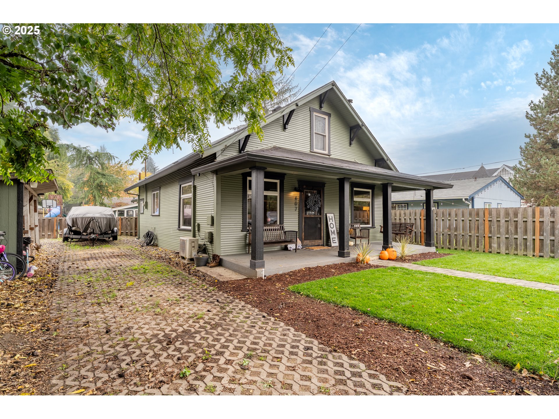 607 Getchell Avenue Amity, OR 97101 - Photo 2 of 33 a front view of a house with garden