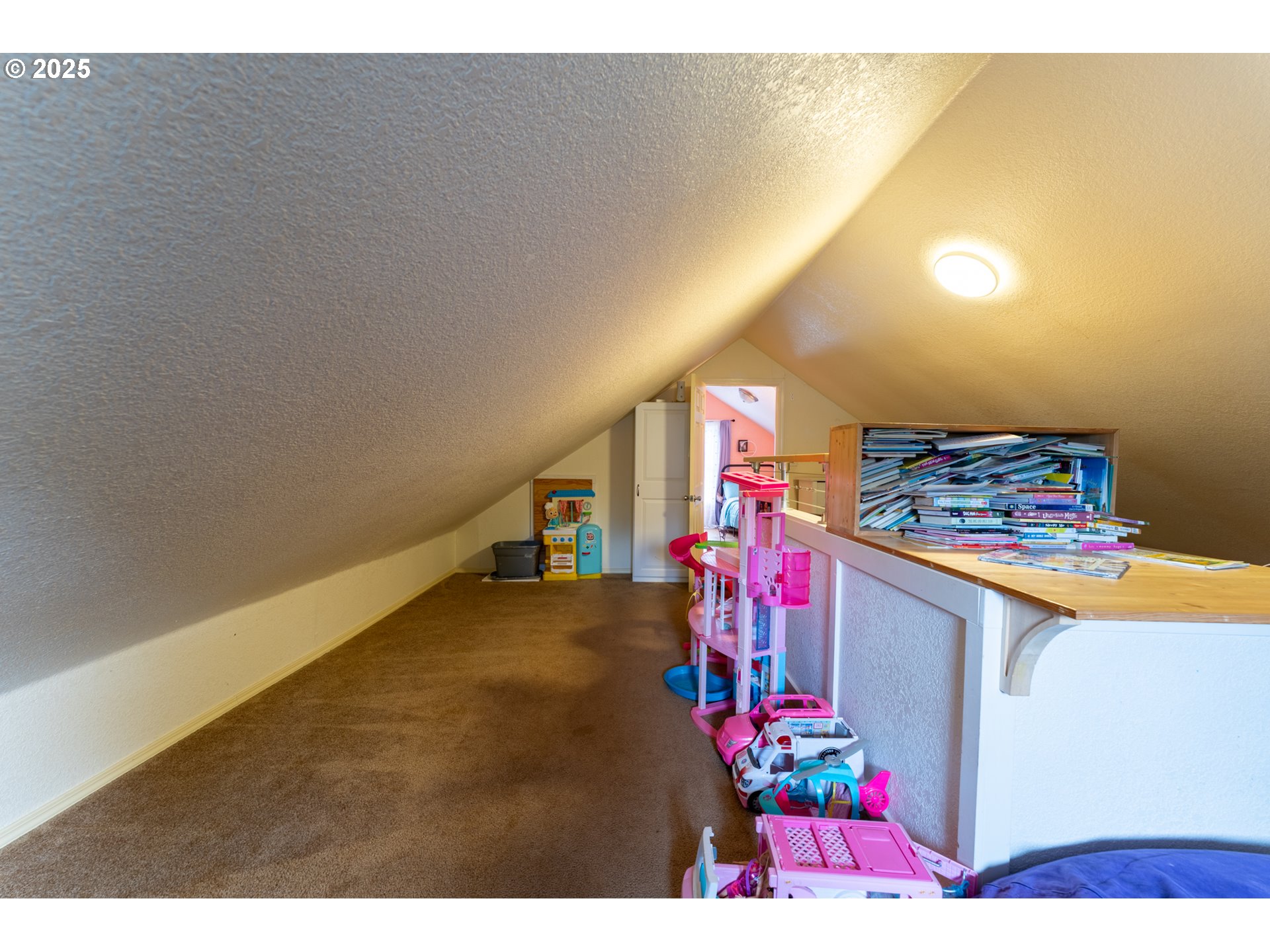607 Getchell Avenue Amity, OR 97101 - Photo 24 of 33 a view of entryway and hall