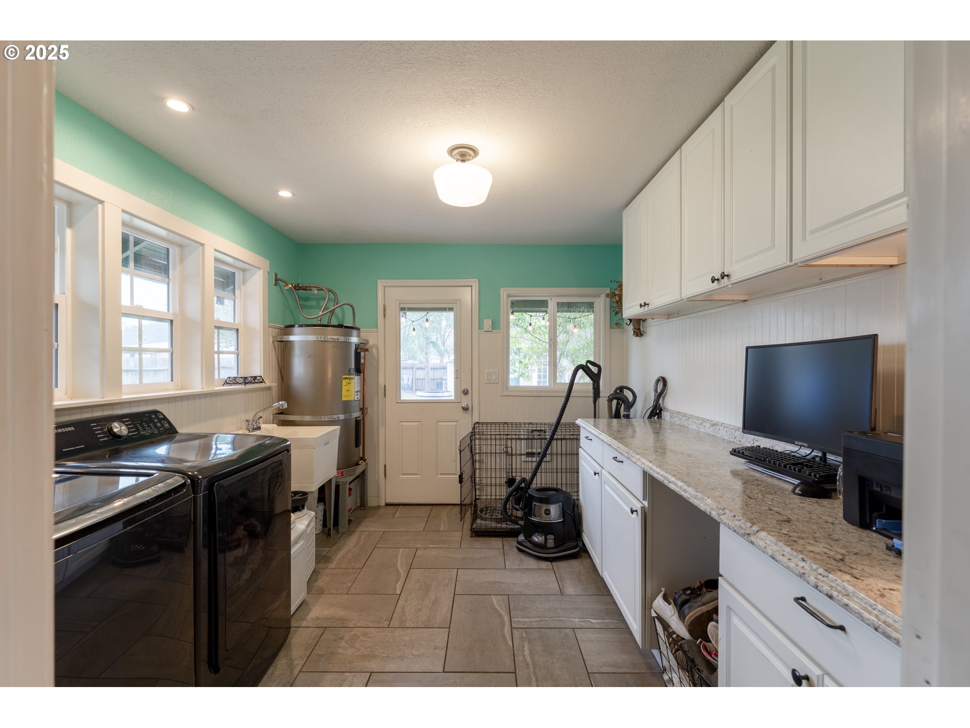 607 Getchell Avenue Amity, OR 97101 - Photo 25 of 33 a kitchen with granite countertop a sink appliances and cabinets