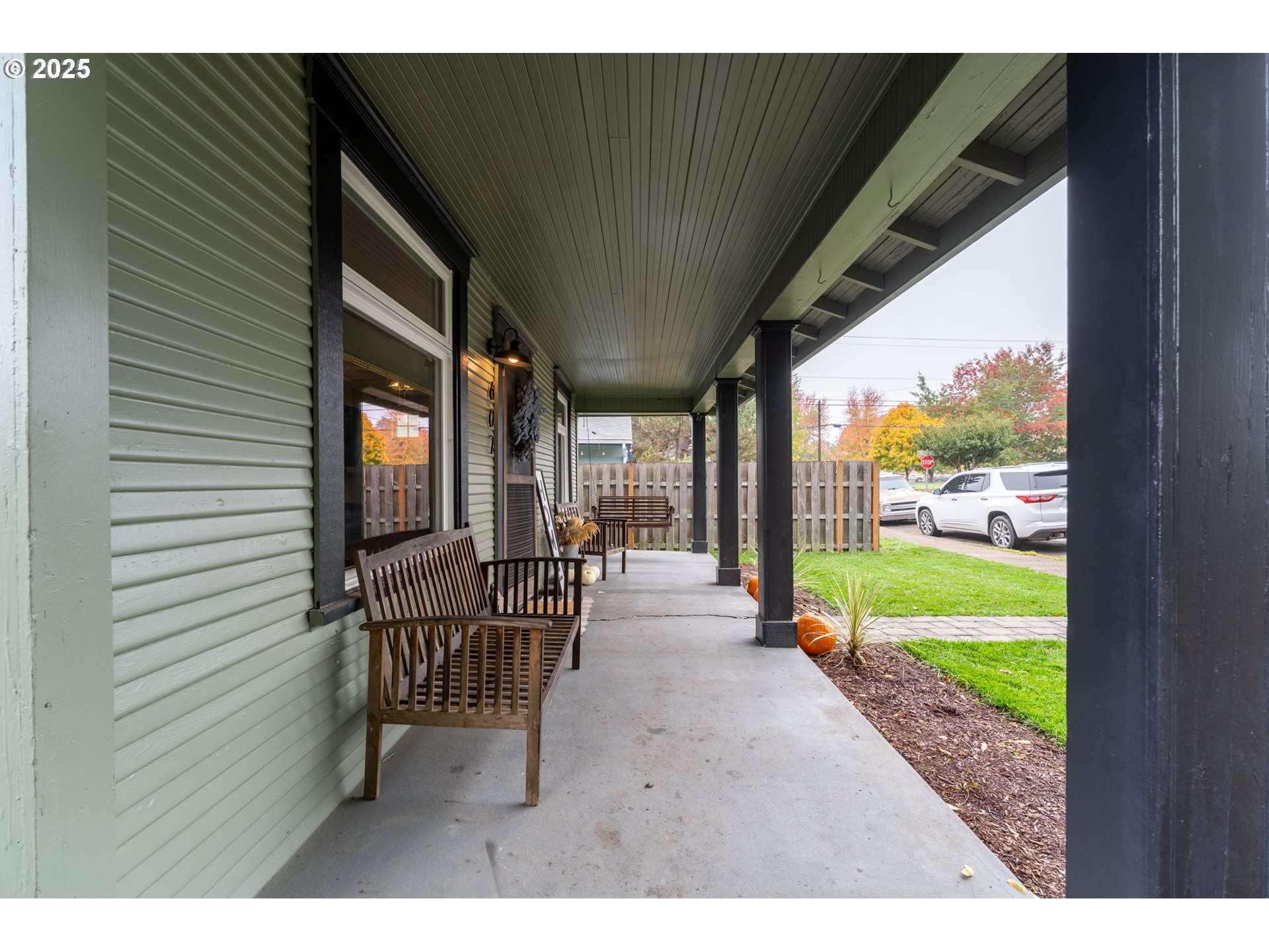607 Getchell Avenue Amity, OR 97101 - Photo 3 of 33 a view of a patio with table and chairs and potted plants