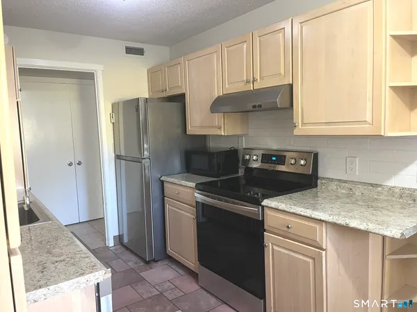 $2,200 | 725 Heritage Village, Unit A, Southbury, CT 06488