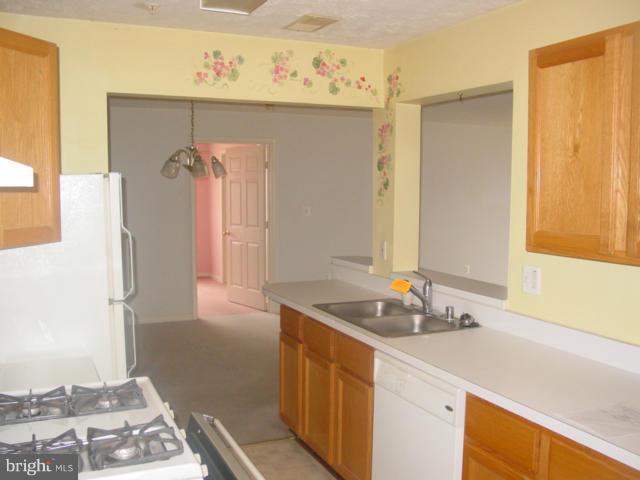 662 Kennington Road, Unit 662 Reisterstown, MD 21136 - Photo 4 of 14 Kitchen