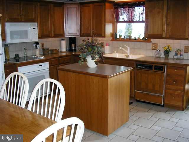 3548 Colebrook Road Elizabethtown, PA 17022 - Photo 2 of 9 Gallery Image 2