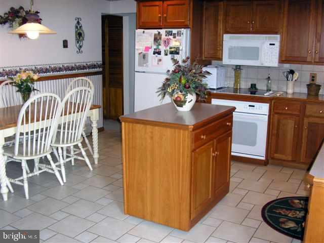 3548 Colebrook Road Elizabethtown, PA 17022 - Photo 3 of 9 Gallery Image 3