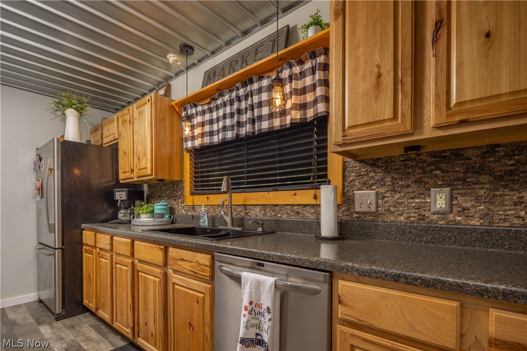 7110 Edwards Ridge Road Southeast Uhrichsville, OH 44683 - Photo 11 of 15 Gallery Image 11