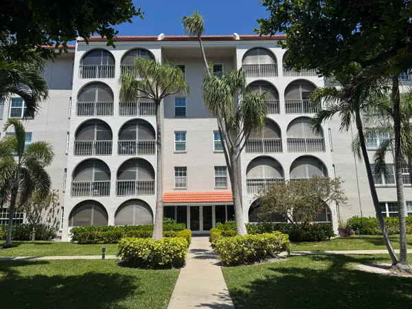 $315,000 | 250 Northeast 20th Street, Unit 5220, Boca Raton, FL 33431