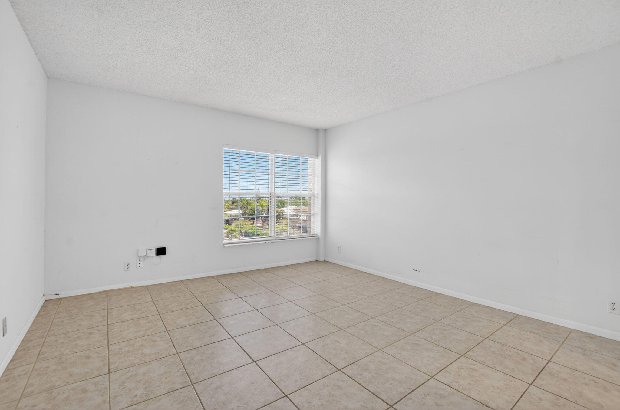 250 Northeast 20th Street, Unit 5220 Boca Raton, FL 33431 - Photo 20 of 40 an empty room with windows