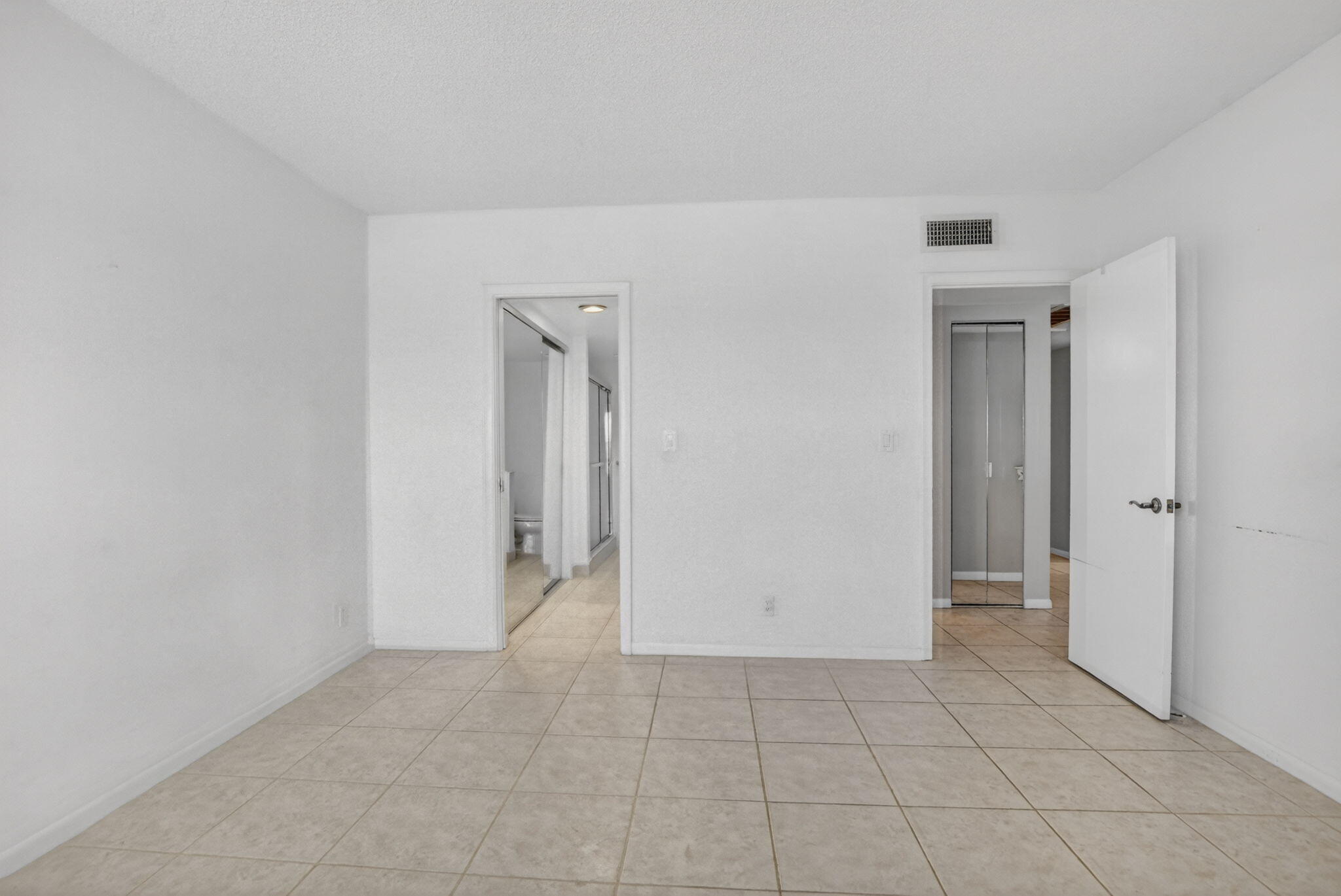 250 Northeast 20th Street, Unit 5220 Boca Raton, FL 33431 - Photo 21 of 40 a view of an empty room