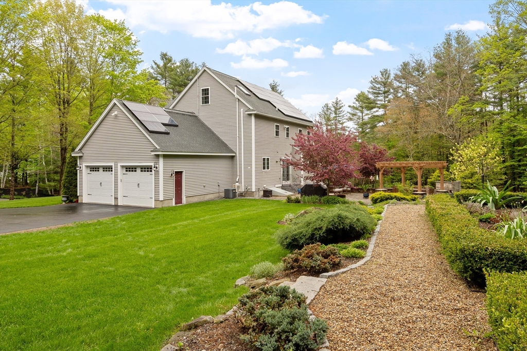 82 Lawrence Street Pepperell, MA 01463 - Photo 4 of 42