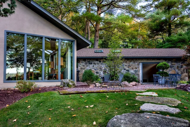 $2,195,000 | 62 Circuit Road, Tuxedo Park, NY 10987