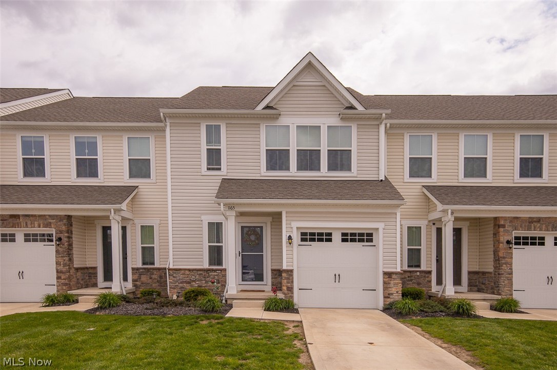 1165 Meadow Run Akron, OH 44321 - Photo 2 of 32