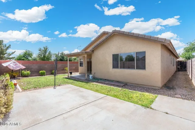 a view of a entrance door of the house