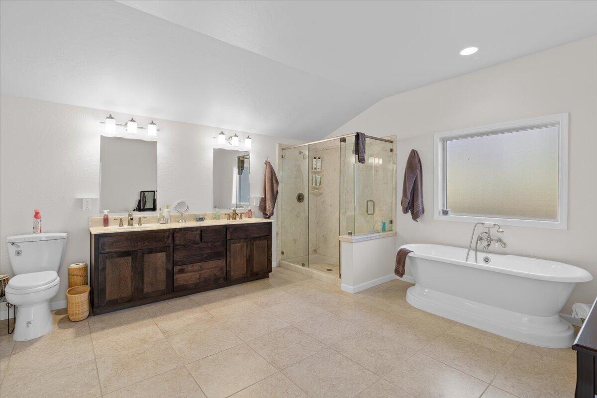 324 China Gulch Road Jacksonville, OR 97530 - Photo 25 of 45 a spacious bathroom with a double vanity sink mirror and bathtub