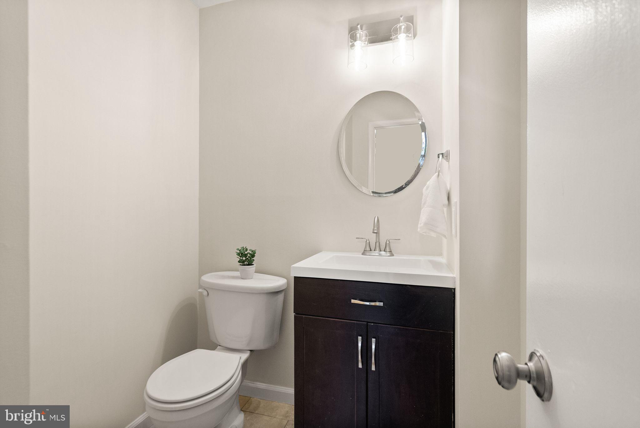 11801 Coopers Court Reston, VA 20191 - Photo 24 of 66 a bathroom with a toilet a sink and mirror