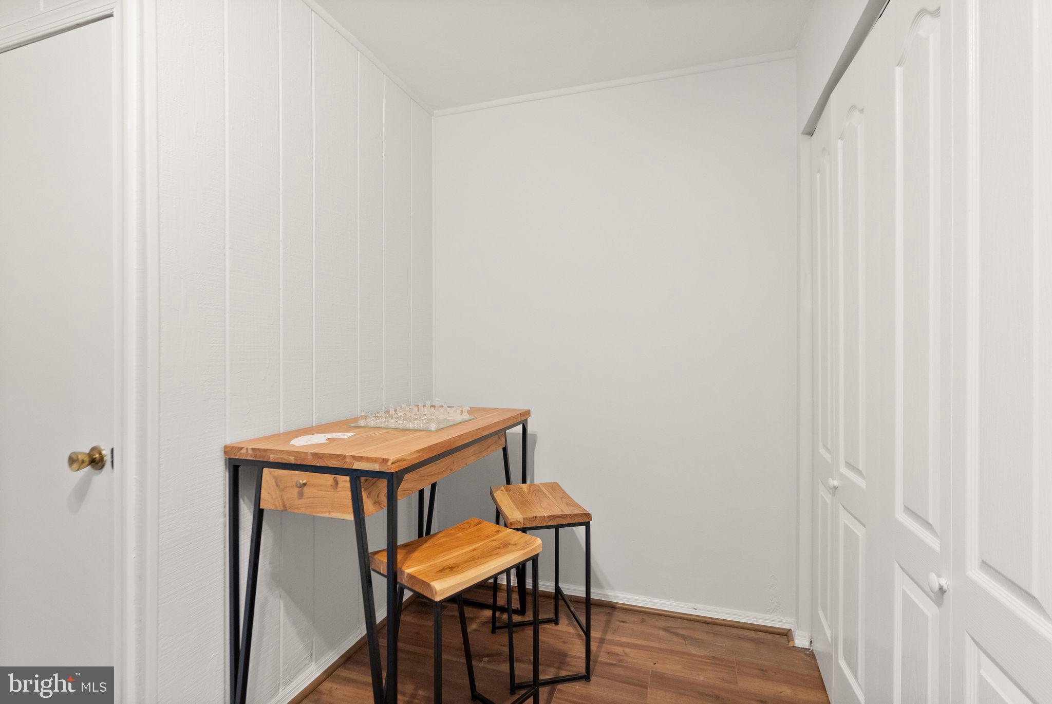 11801 Coopers Court Reston, VA 20191 - Photo 43 of 66 a room with a table and chairs