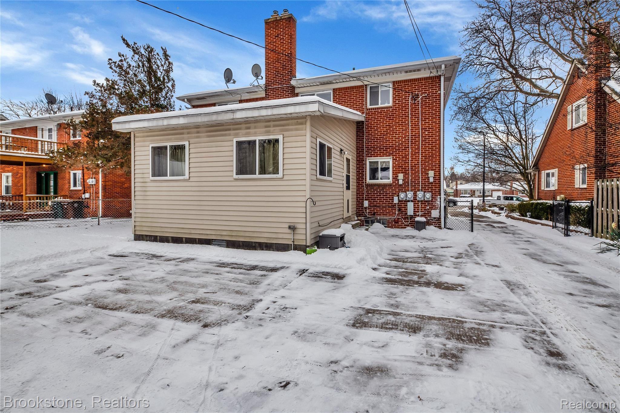 2190 Vernier Road Grosse Pointe, MI 48236 - Photo 5 of 43 2190 Vernier - HD Drone Photography-9.jpg