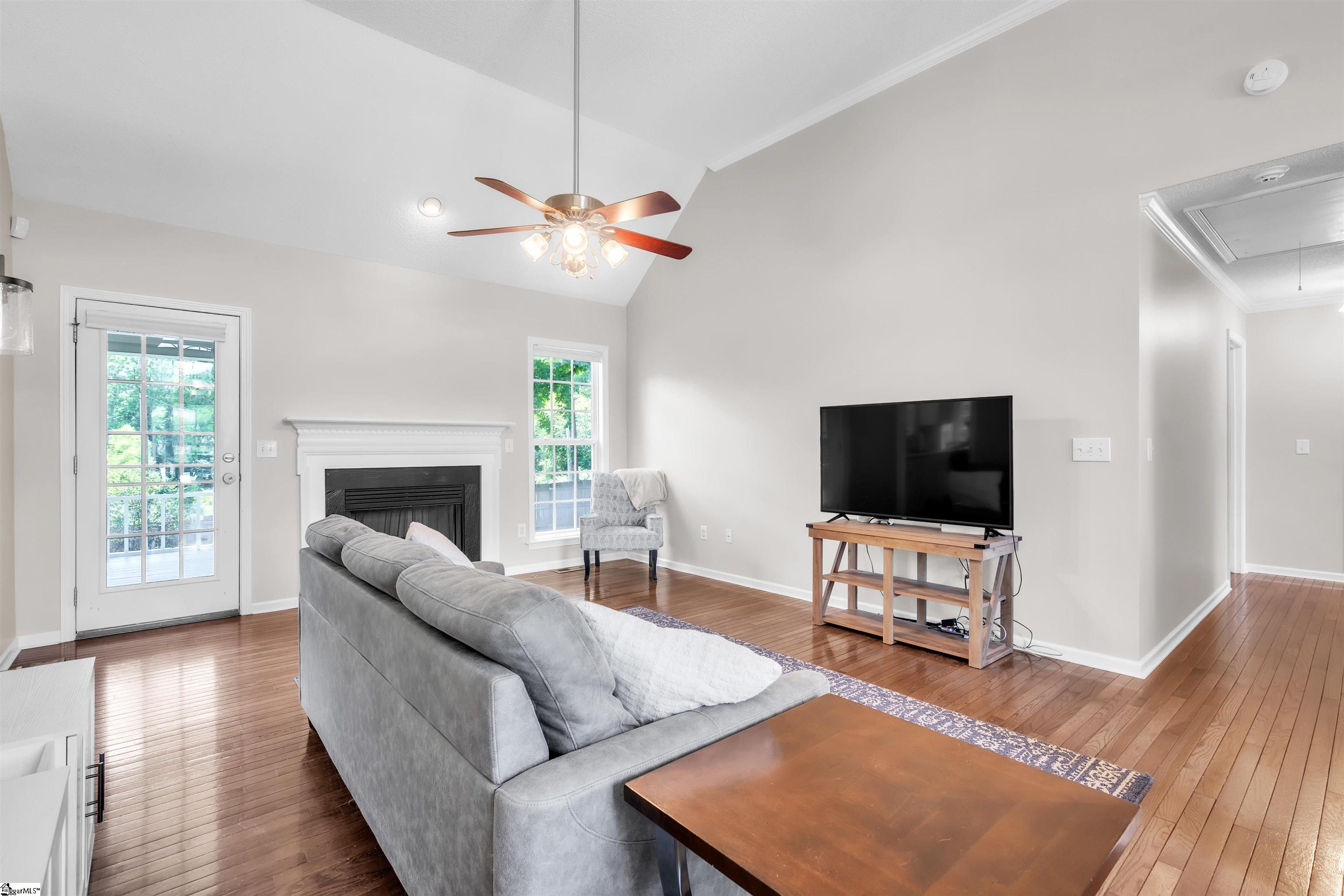 8 Manor Court Simpsonville, SC 29681 - Photo 3 of 18