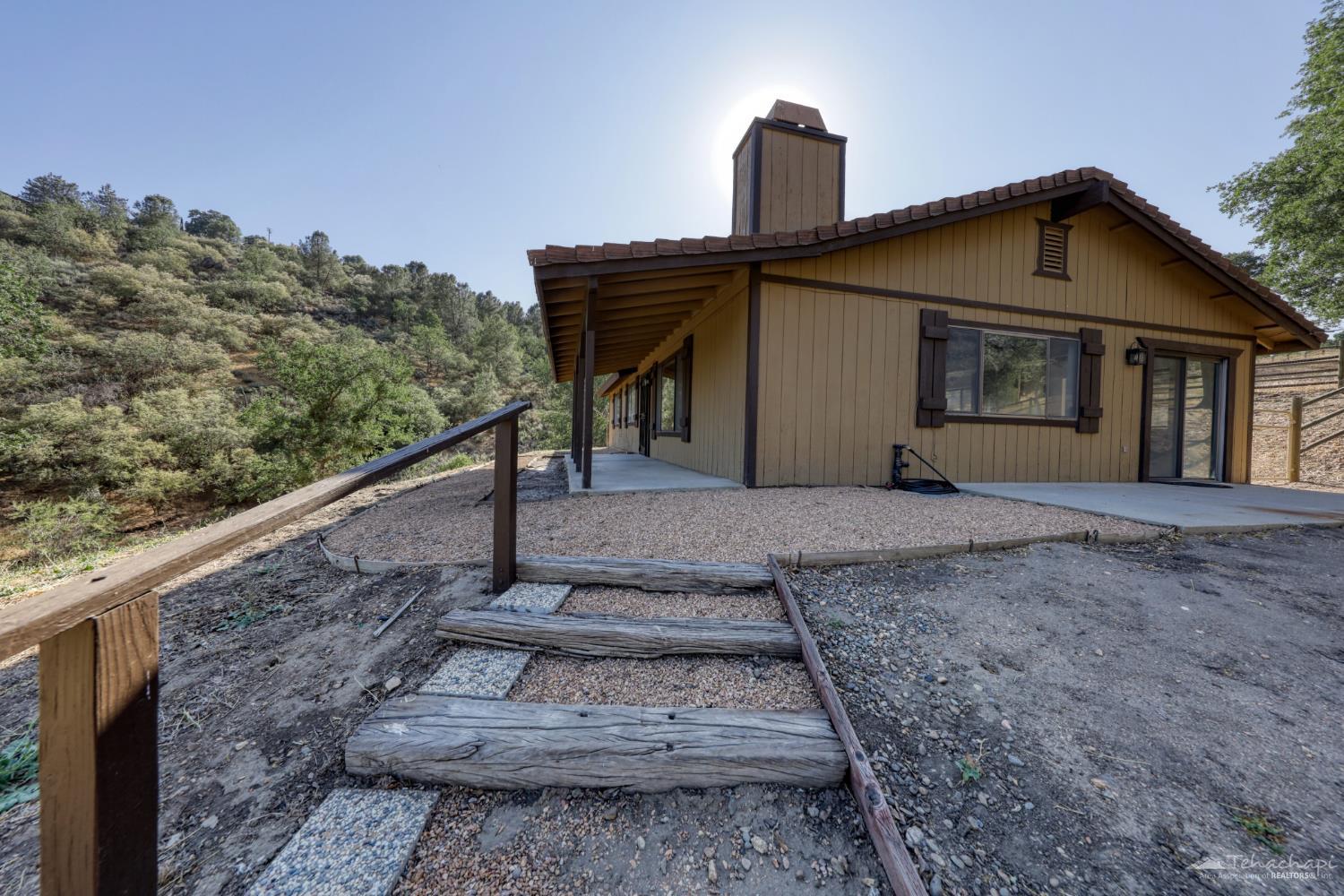 25470 Bear Valley Road Tehachapi, CA 93561 - Photo 14 of 21 Gallery Image 14