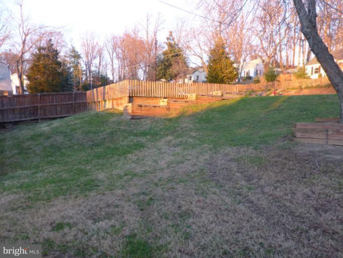 7020 Grove Road Alexandria, VA 22306 - Photo 22 of 22 Yard