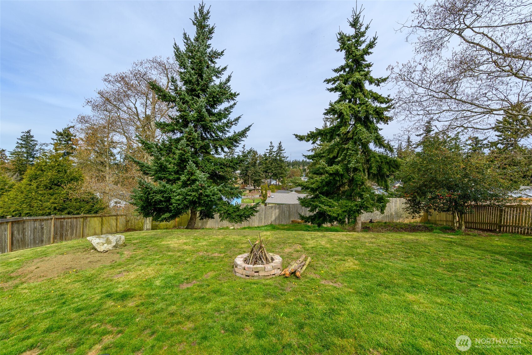 2060 Southwest 16th Avenue Oak Harbor, WA 98277 - Photo 35 of 40 a backyard of a house with lots of green space