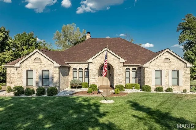 $829,000 | 999 Whitmoor Drive, Weldon Spring, MO 63304