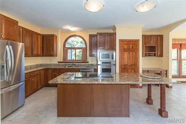 $829,000 | 999 Whitmoor Drive, Weldon Spring, MO 63304