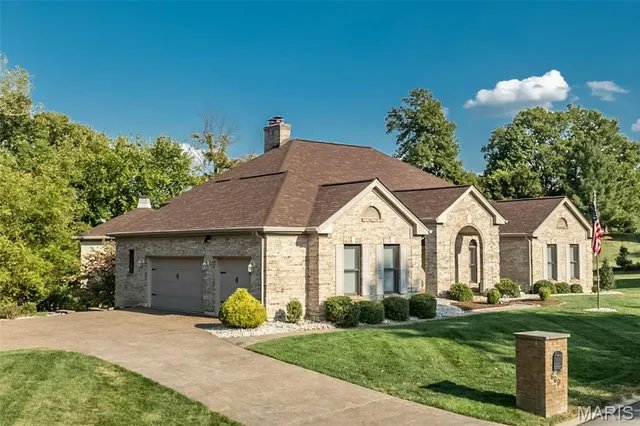$829,000 | 999 Whitmoor Drive, Weldon Spring, MO 63304